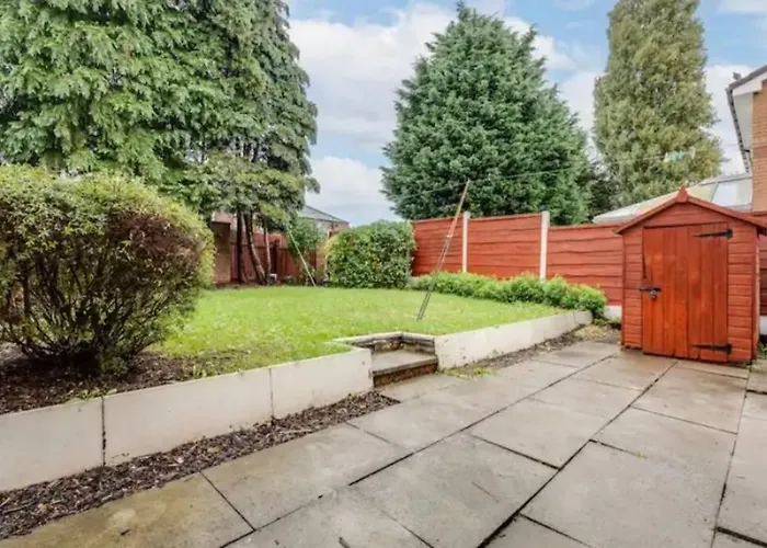 Newly Renovated House Near Trafford Centre