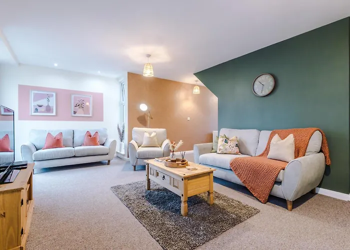 Beautiful House Near Etihad With Free Wifi & Parking- Sleeps 6 By Purestay