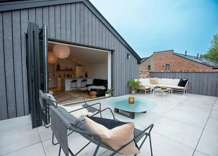 Chorlton Stylish Studio & Roof Terrace Apartments