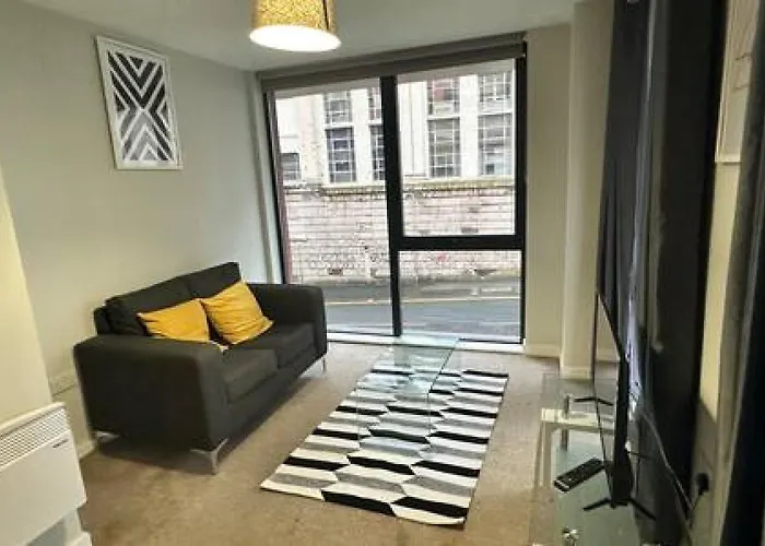 Airy 1 Bed Central Manchester Apartment Sleeps 2