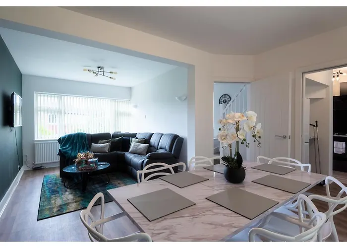 Cozy 3 Bd House, Perfect For Large Group Of 6