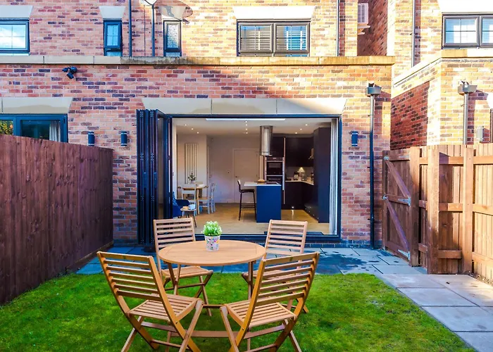 4 Bedroom Townhouse In Manchester - By Hilltop Serviced Apartments