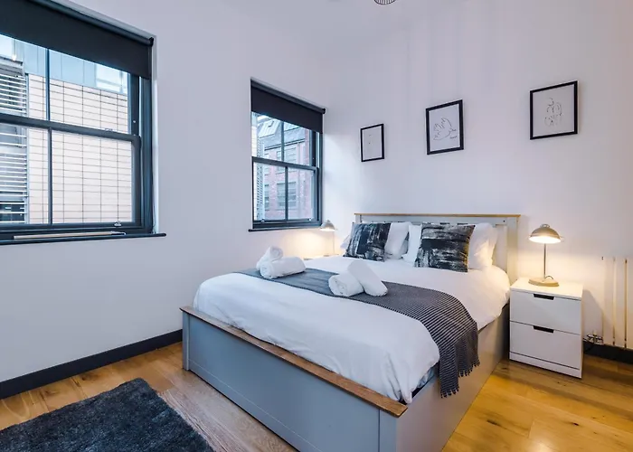 4-Storey Townhouse In Central Manchester By Hilltop Serviced Apartments
