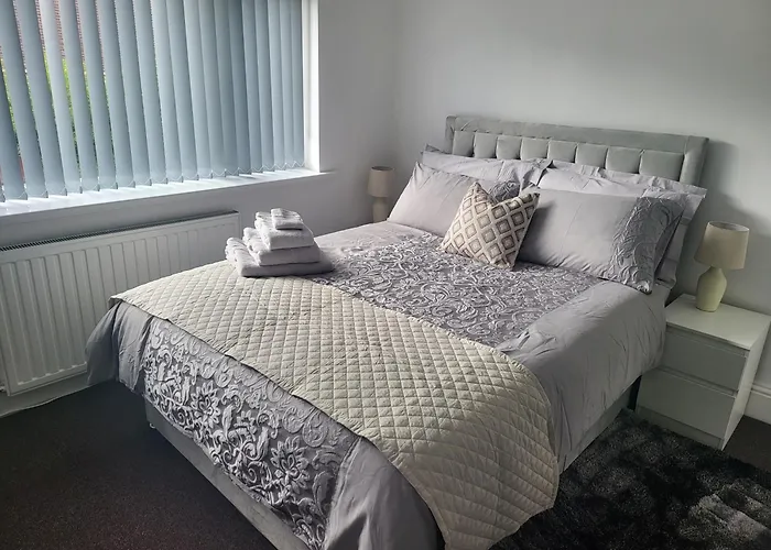 Spacious & Cosy Holiday Home In Manchester