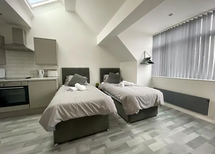 10Min To City - Free Parking - Private Studio - Contractor Friendly