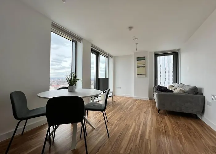 19Th Floor 2 Bedroom Apartment With Stunning Views