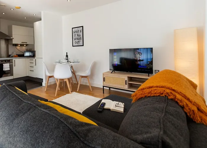 Central Gem: Cosy 2Br With Private Balcony