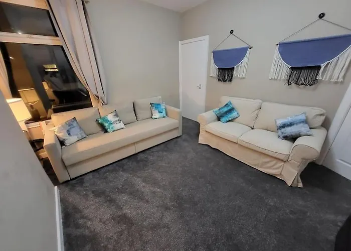 4 Bedrooms, 8 Min To Manchester City!
