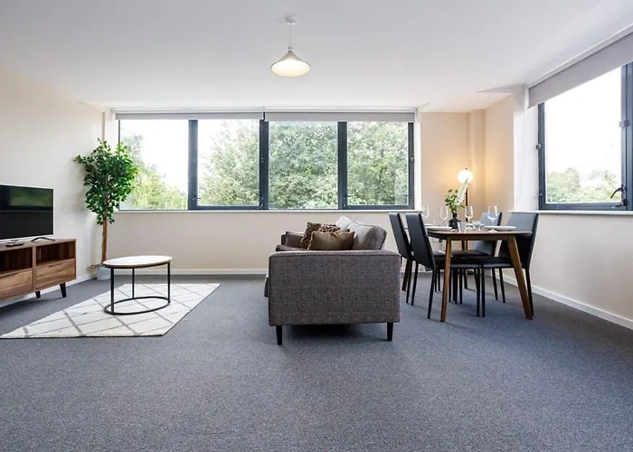 Stylish And Bright 2 Bedroom Apartment Manchester