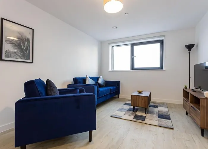 Modern 2 Bed Salford Apartment Stunning Views