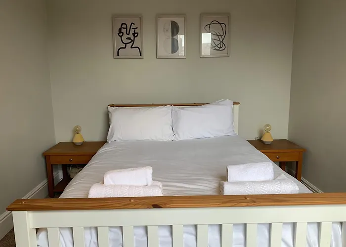 Beautifully Styled 2Br Home With Garden