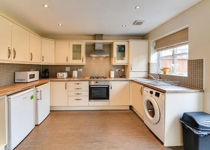Charming 2-Bed House In Middleton Manchester