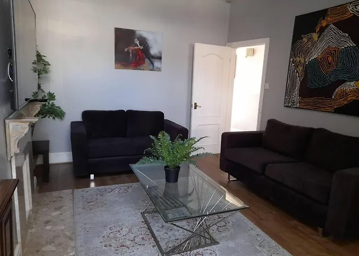 Stylish 4 Bed House - 15 Min To Manchester Centre