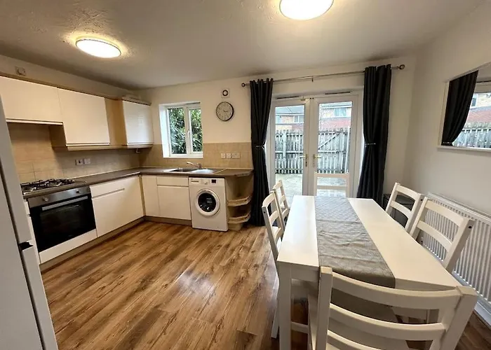 Lovely House Near City Centre