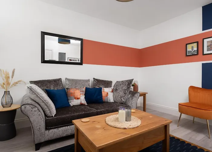 Hilltop House In Central Manchester - Free Parking