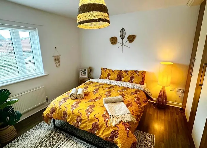 Modern King Bedroom Near Etihad Stadium & The Coop Live