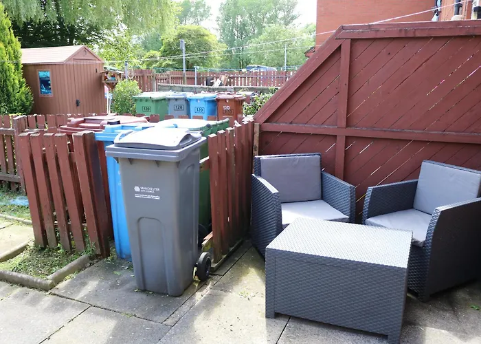 Cosy 2 Bed With Parking Near Piccadilly, Etihad Stadium And Coop Live Sleeps Up To 5