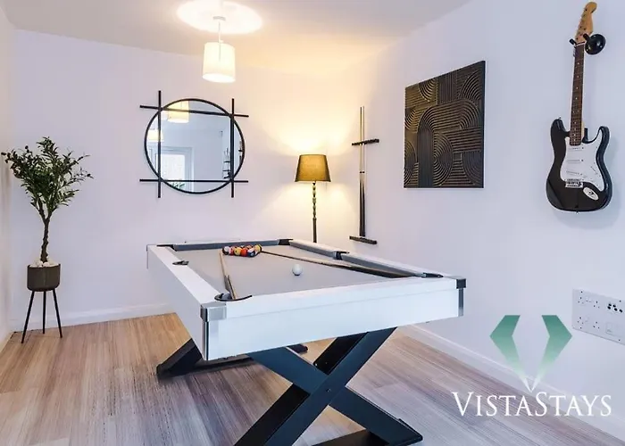 Modern 3 Bed House In Manchester With Pool Table And Driveway Parking By Vista Stays Short Lets