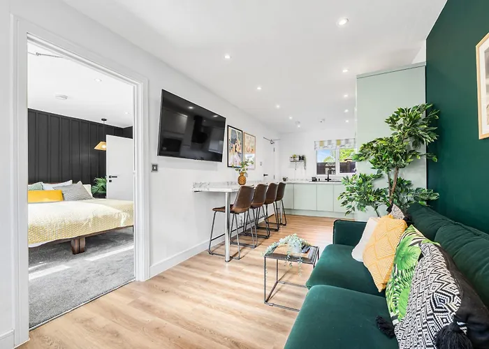 Quayside Escape-Ensuite Tranquil Room Within An Intimate Shared Home With Free Parking