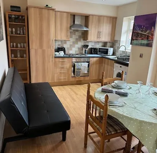 Modern, Quiet, Sleeps 9, Etihad, Coop Live, Manchester