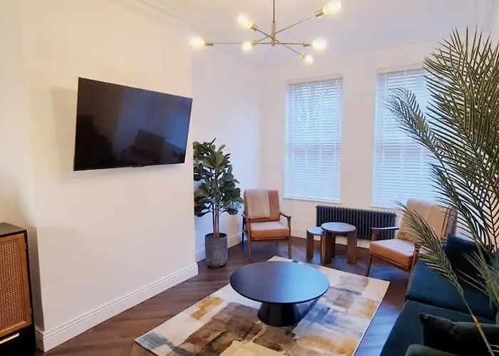 Stunning Luxury Spacious Holiday Home - 5 Bedrooms - Rest & Recharge In Manchester