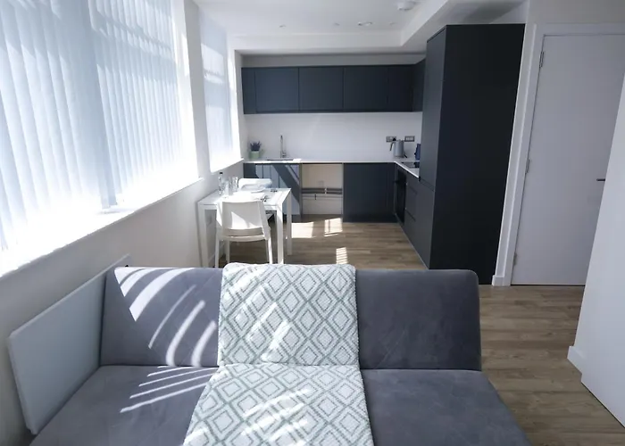 Comfortable 1Br Penthouse In Old Trafford