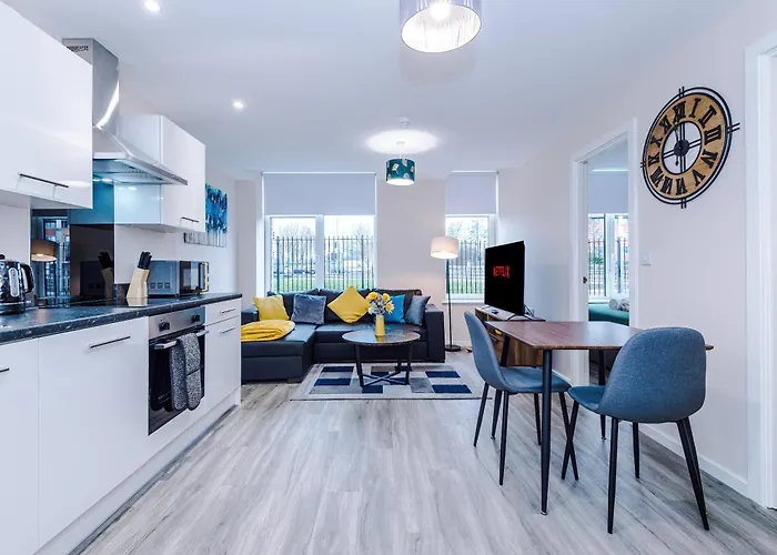 Modern Comfort - 1 Bedroom Apartment - Free Parking, Transit Links, Close To Stadiums