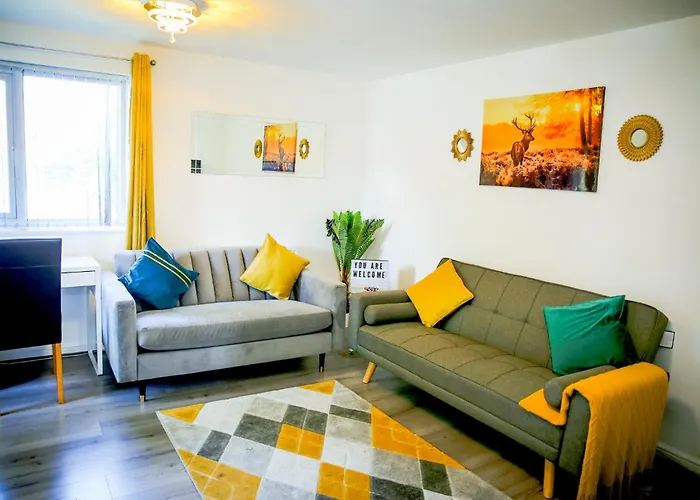 The Wynne House - 3 Bedroom Luxury House With 5 Beds & Free Parking Near City Centre, And A Walking Distance To The Etihad Stadium & Coop Live Arena