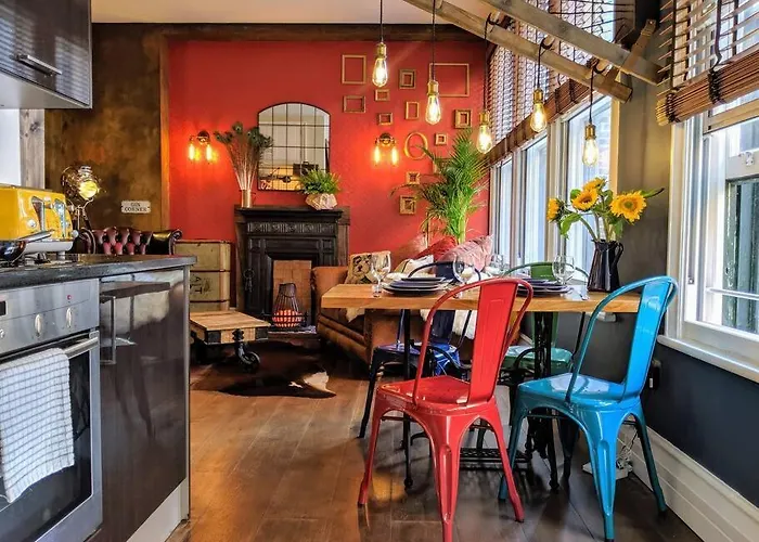 Boutique City Centre Flat By City Superhost