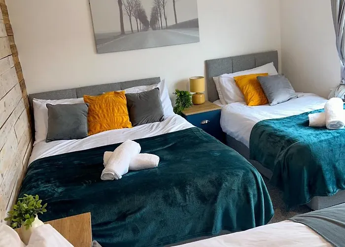 Lovely 3 Bedroom Home In Manchester -Sleep 7