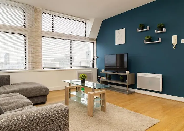 Luxury 2Br Apartment - City View Escape