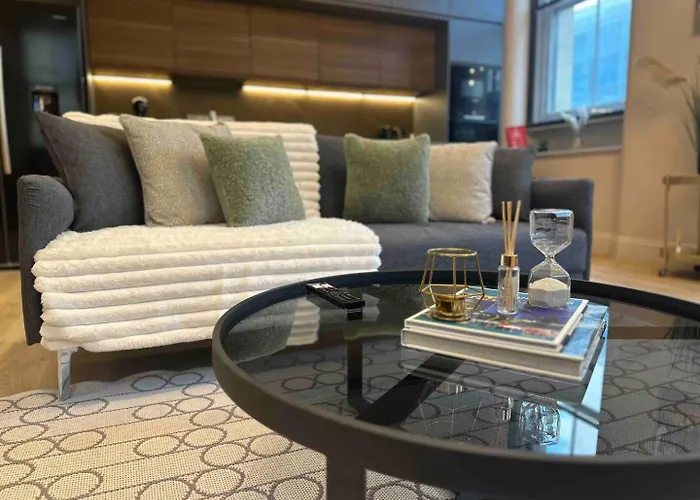 Luxury 2Br Apt In City Centre