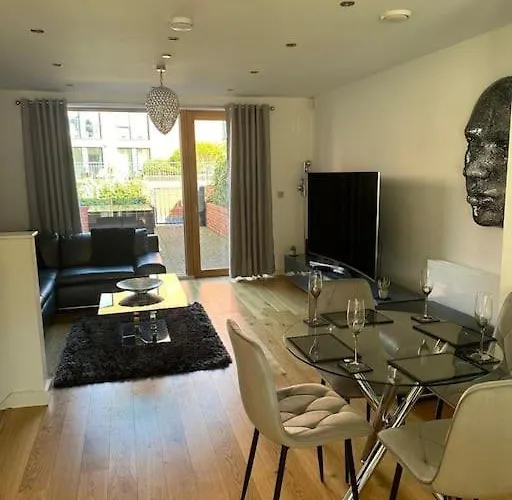 Luxury Modern Town House, Manchester City Centre, Free Secured Parking