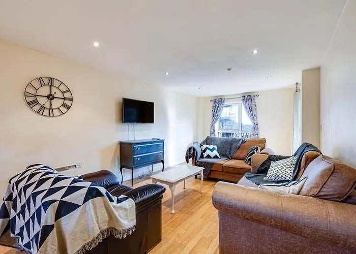 Luxury 2Br Apartment - Prime Location - Parking