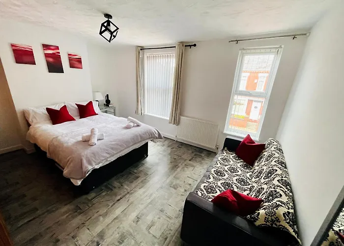 2 Double Bedroom Private, Close To Old Trafford & City Centre