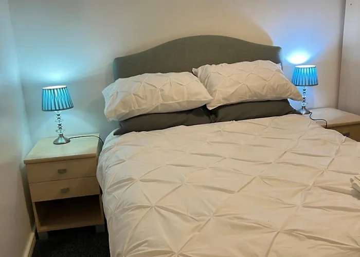 2 Bed Townhouse, Sleeps 5, Close To Manchester City Centre