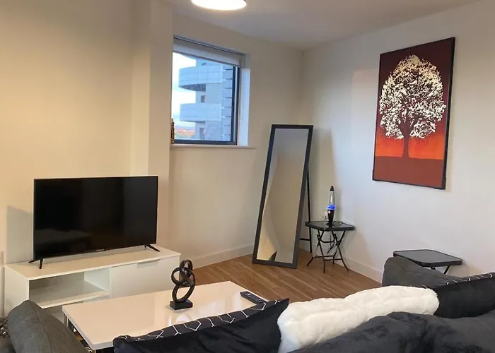 Deluxe 2 Bed En-Suite Flat