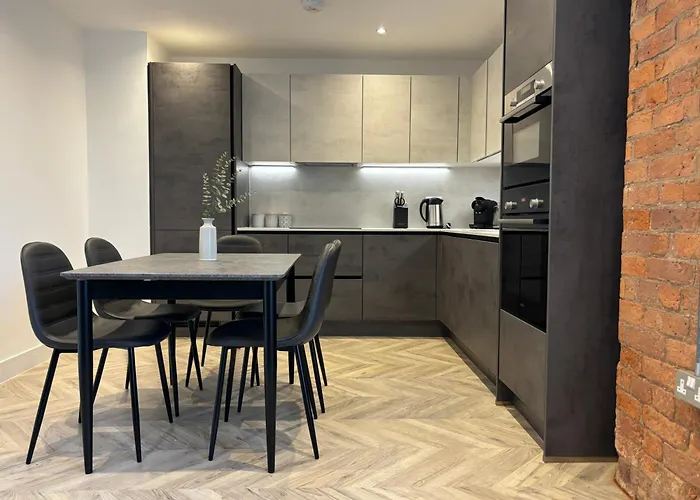 Manchester Apt, Free Parking, Business, Couples & Families