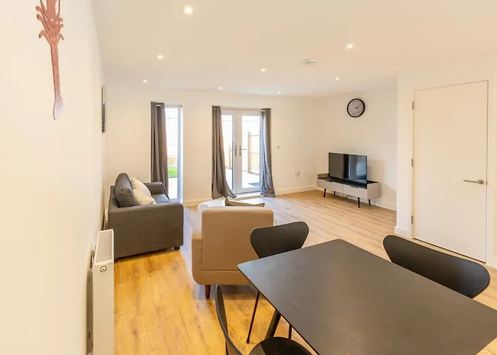Stunning Modern 3 Bedroom Townhouse - Perfect Getaway