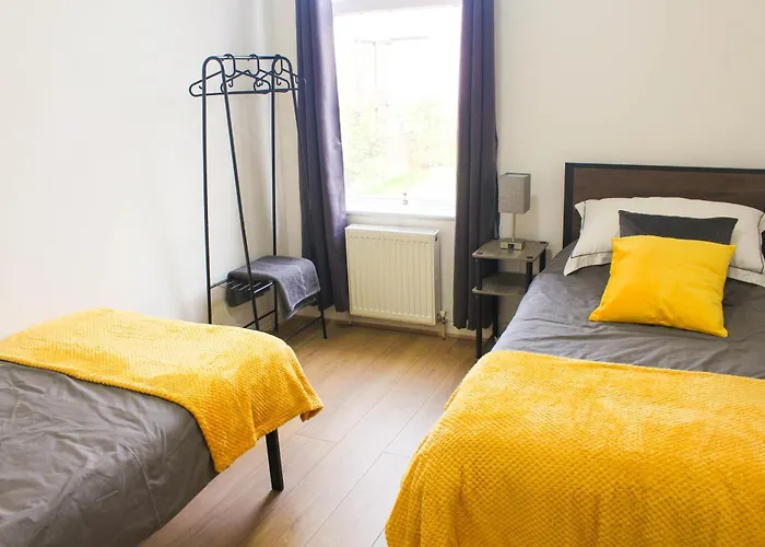 2 Min Walk Etihad Stadium & Coop Arena - 3Br, Free Parking