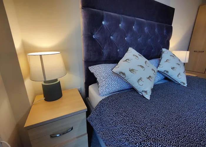 Free Private Parking - Manchester City Centre 2 Bedroom Ensuite Apartment Near Shopping & Financial Centre, Victoria Station & Ao