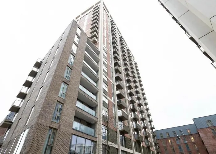 Entire Luxury Manchester City Centre Apartment With Pool & Jacuzzi