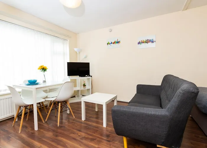 Studio In Stretford With Great Transport Links