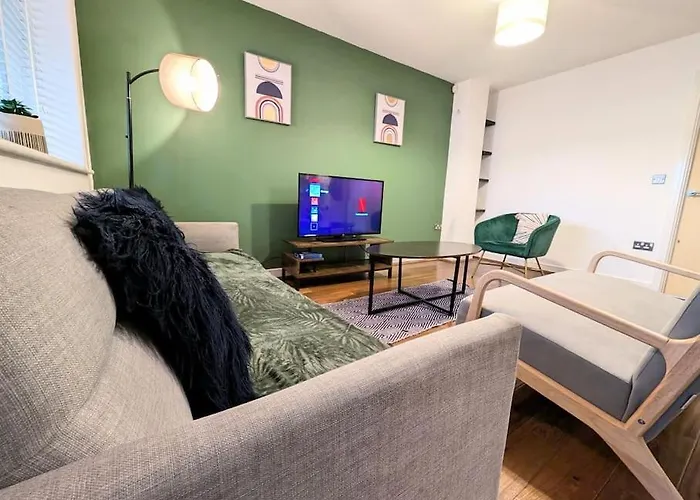 Modern Townhouse Near Coop Live Etihad
