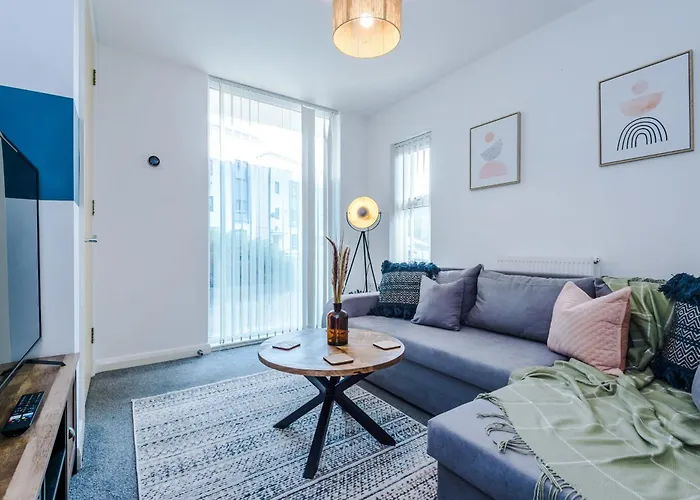 Townhouse 5Mins To City Centre And Etihad - Free Secure Parking