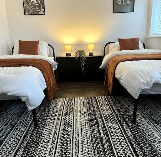 Modern 4-Bed House Free Parking Walking Distance To Coop Live , Etihad, Ancoats And City Centre