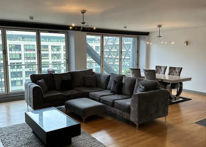 Spinning Fields Luxury Apartment