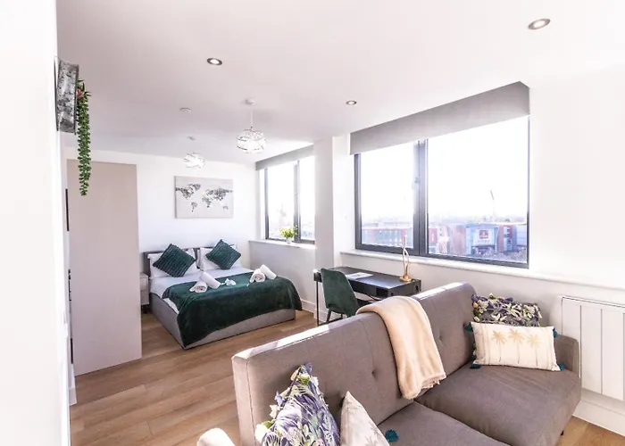 Stylish Studio Apt Overlooking Old Trafford