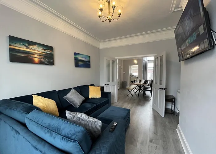Spacious Home Sleeps 8 Nr Etihad Coop Live & City