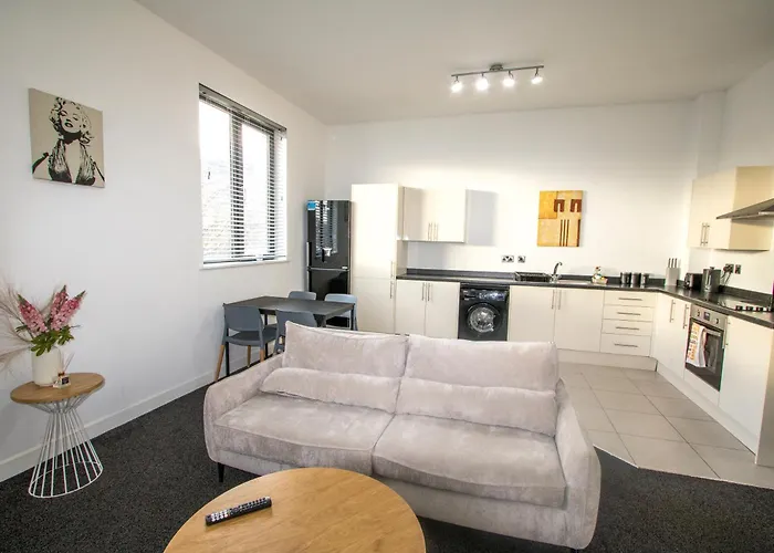 Spacious 2Br Flat Stadium Links